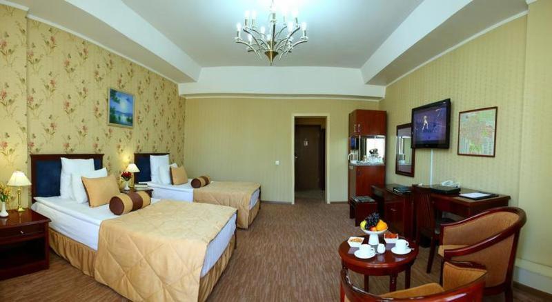 Golden Dragon Hotel Bisjkek Kamer foto
